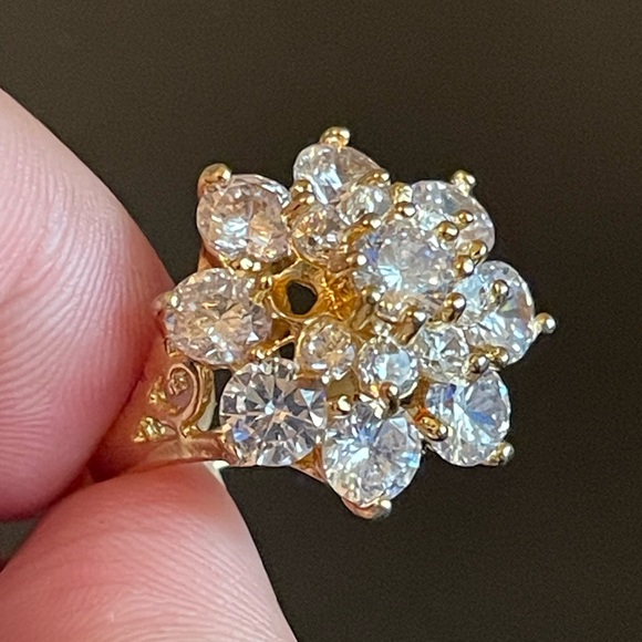 Austrian crystal 18k gold plated flower ring - Picture 6 of 9